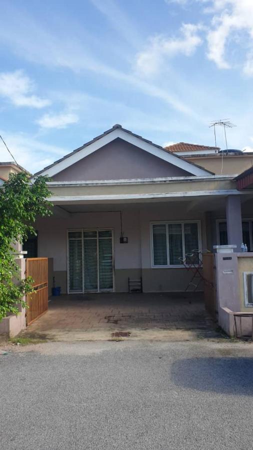 Ibad Homestay Bajet Kampong Gong Badak Luaran gambar